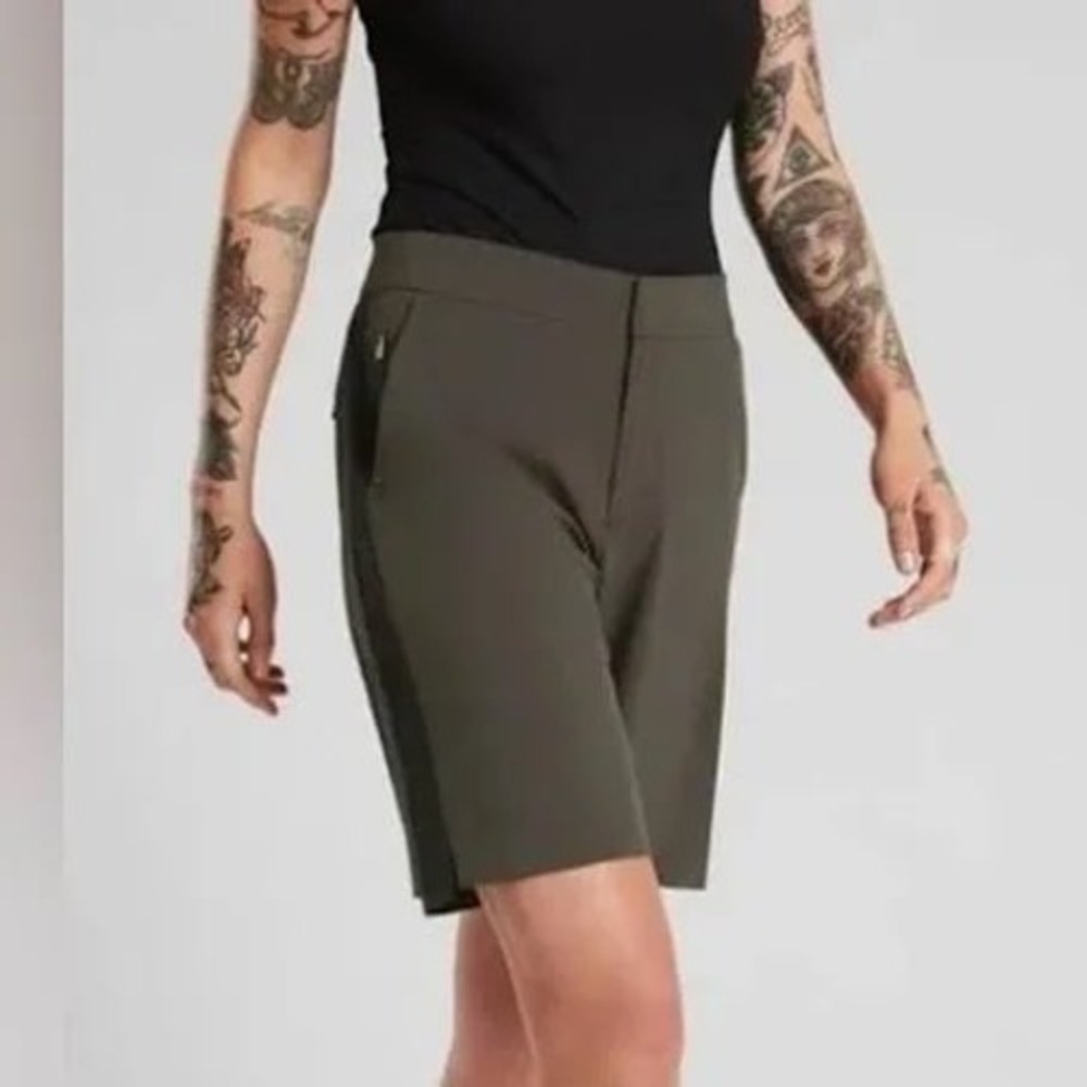 Athleta Headliner Bermuda Shorts Gray Black Colorblock Hiking Commuter 4